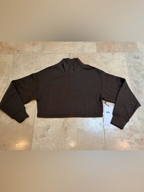 ALO Yoga women’s espresso Cropped Serenity Coverup- NWT